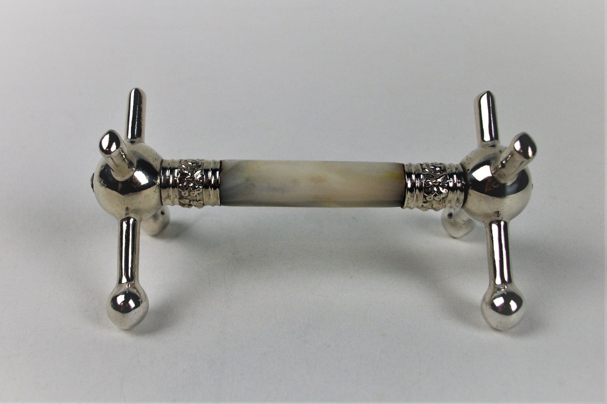 Set of Four Boxed  Silver Plate Mother of Pearl Knife Rests c 1900